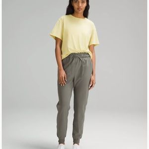 NWT, NVR BEEN WORN, SZ 8, High-Rise Jogger
Full Length